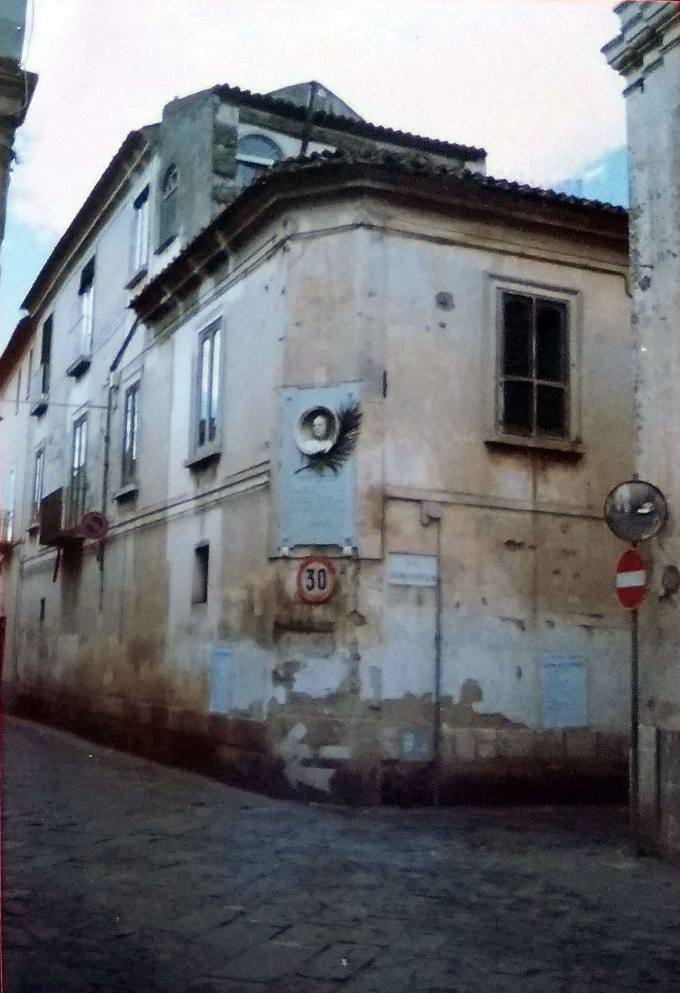 Palazzo via Stroffolini 2 (palazzo, privato) - Casapulla (CE) 