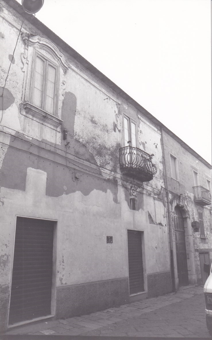 Palazzo Vito (palazzo, signorile) - Pignataro Maggiore (CE)  (XVIII)