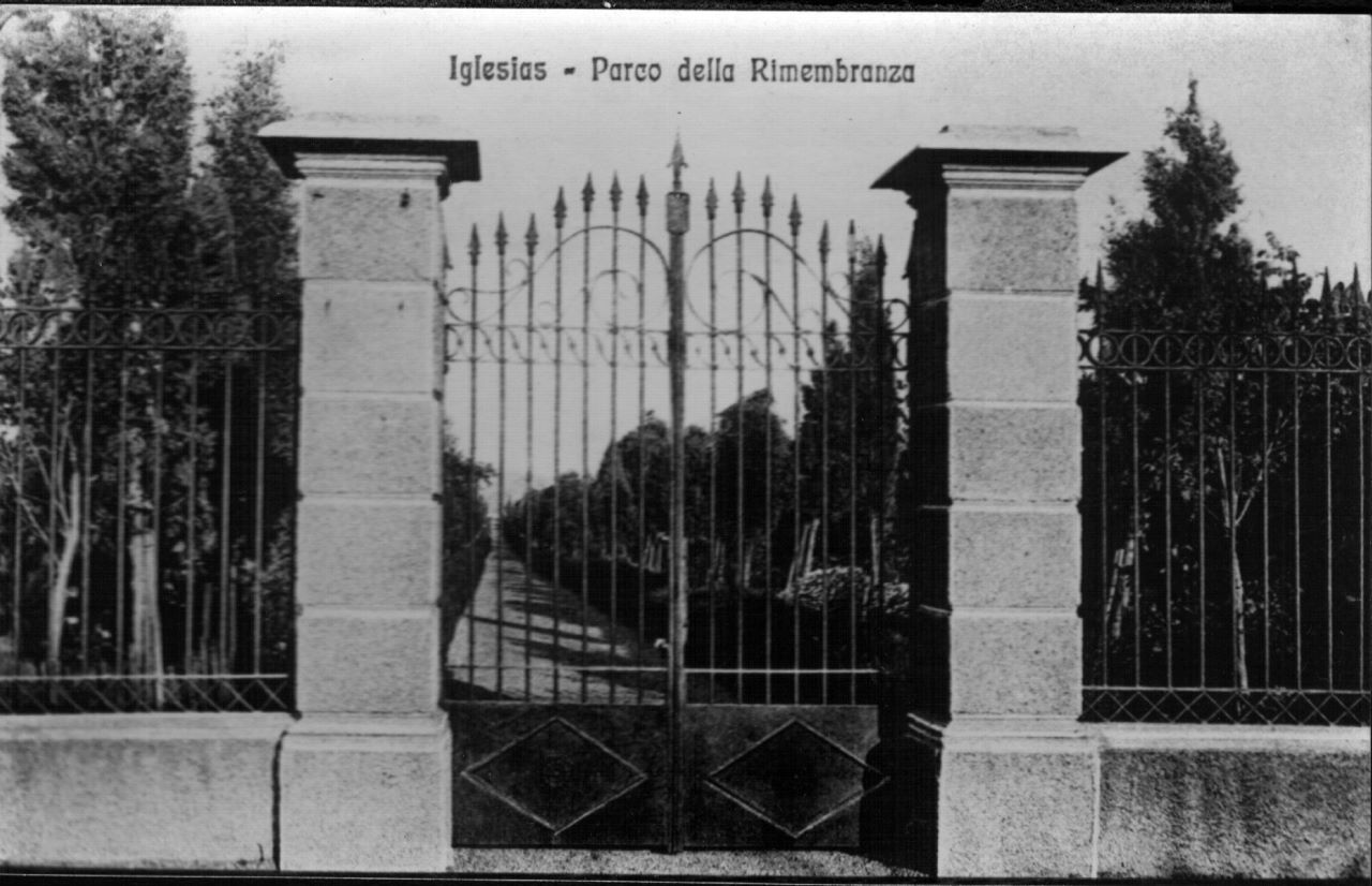 Viale delle rimembranze di iglesias (viale commemorativo/ ai caduti della prima guerra mondiale)