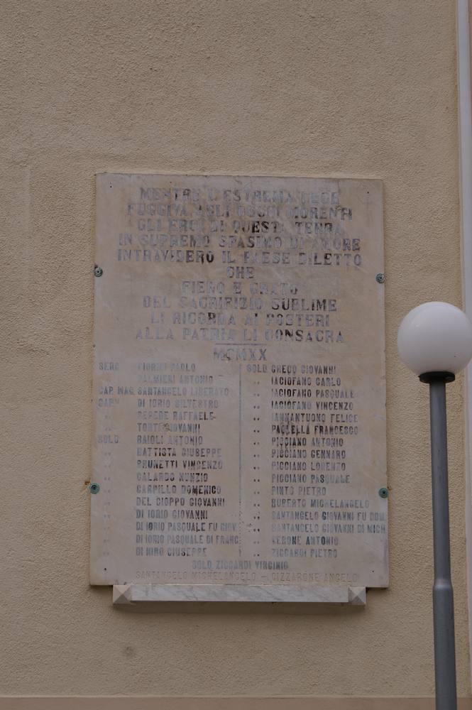 lapide commemorativa ai caduti - bottega Italia centro-meridionale (primo quarto XX)
