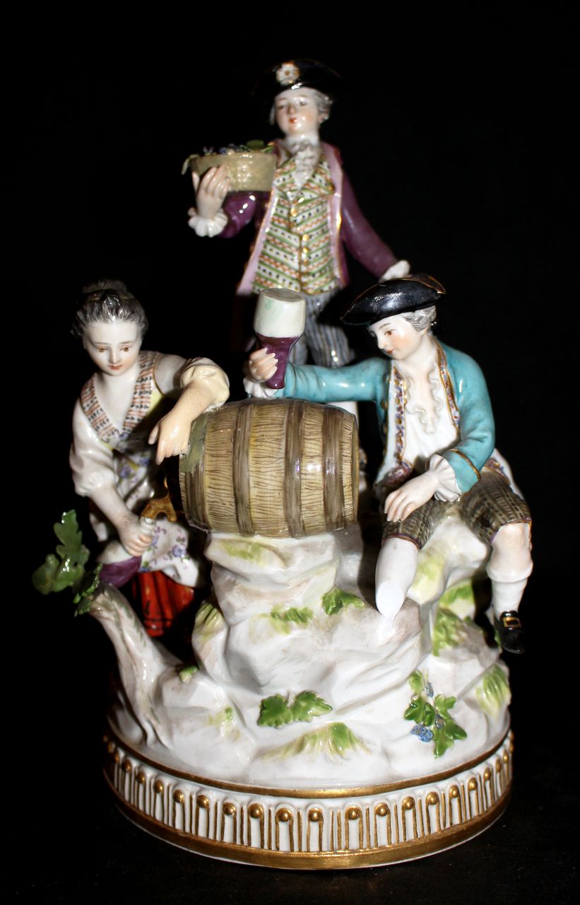 mescita del vino (gruppo scultoreo) di Porzellan-Manufaktur Meissen - manifattura di Meissen (secc. XIX-XX)