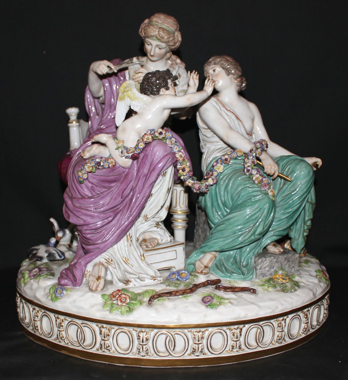 Cupido punito da Venere (gruppo scultoreo) di Porzellan-Manufaktur Meissen - manifattura di Meissen (secc. XIX-XX)