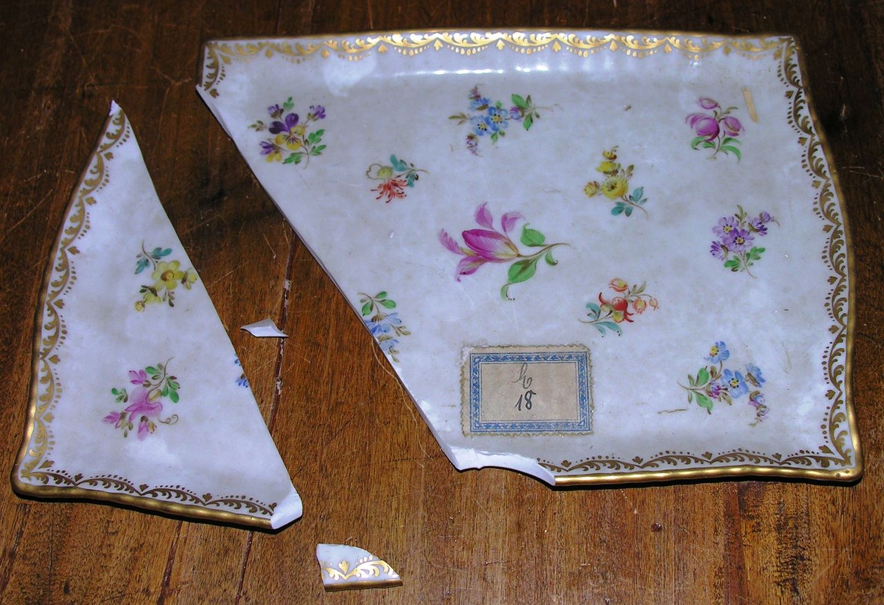 decorazione floreale e ornati in oro (vassoio) - manifattura tedesca (sec. XX)