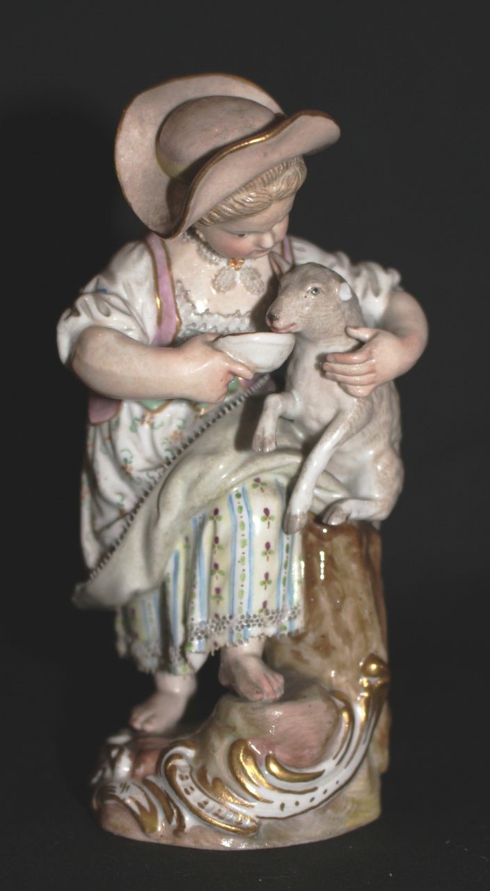 fanciulla che nutre un agnello (statuetta) di Porzellan-Manufaktur Meissen - manifattura di Meissen (secc. XIX-XX)