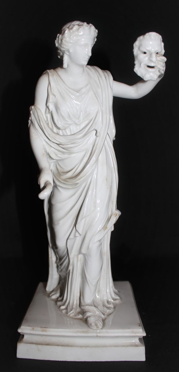 musa Talia (statuetta) di Porzellan-Manufaktur Meissen, Christian Gottfried Jüchtzer - manifattura di Meissen (secc. XIX-XX)