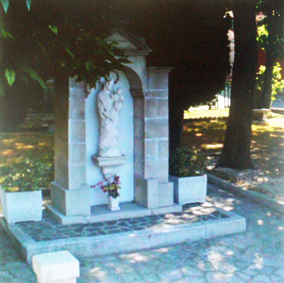 Madonnina del Grappa (monumento ai caduti - a tempietto, opera isolata) di Ditta Plinio Frigo, Faramelli Leopoldo (XX)