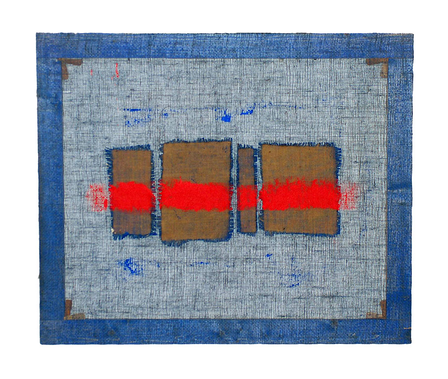 Senza titolo, Quattro elementi di juta e pennellata in rosso orizzontale (quadro) di Emblema, Salvatore (sec. XXI)