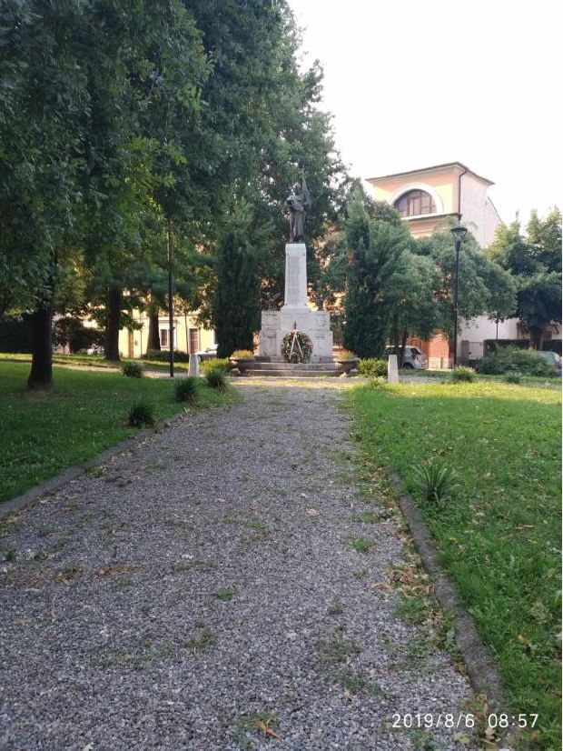 Parco della Rimembranza di Borgo San Giacomo (parco, commemorativo/ ai caduti della prima e seconda guerra mondiale) - Borgo San Giacomo (BS)  <br>Condizioni d'uso: <a class='link-esterno' href='https://docs.italia.it/italia/icdp/icdp-pnd-circolazione-riuso-docs/it/v1.0-giugno-2022/testo-etichetta-BCS.html' target='_bcs'>Beni Culturali Standard (BCS)</a>