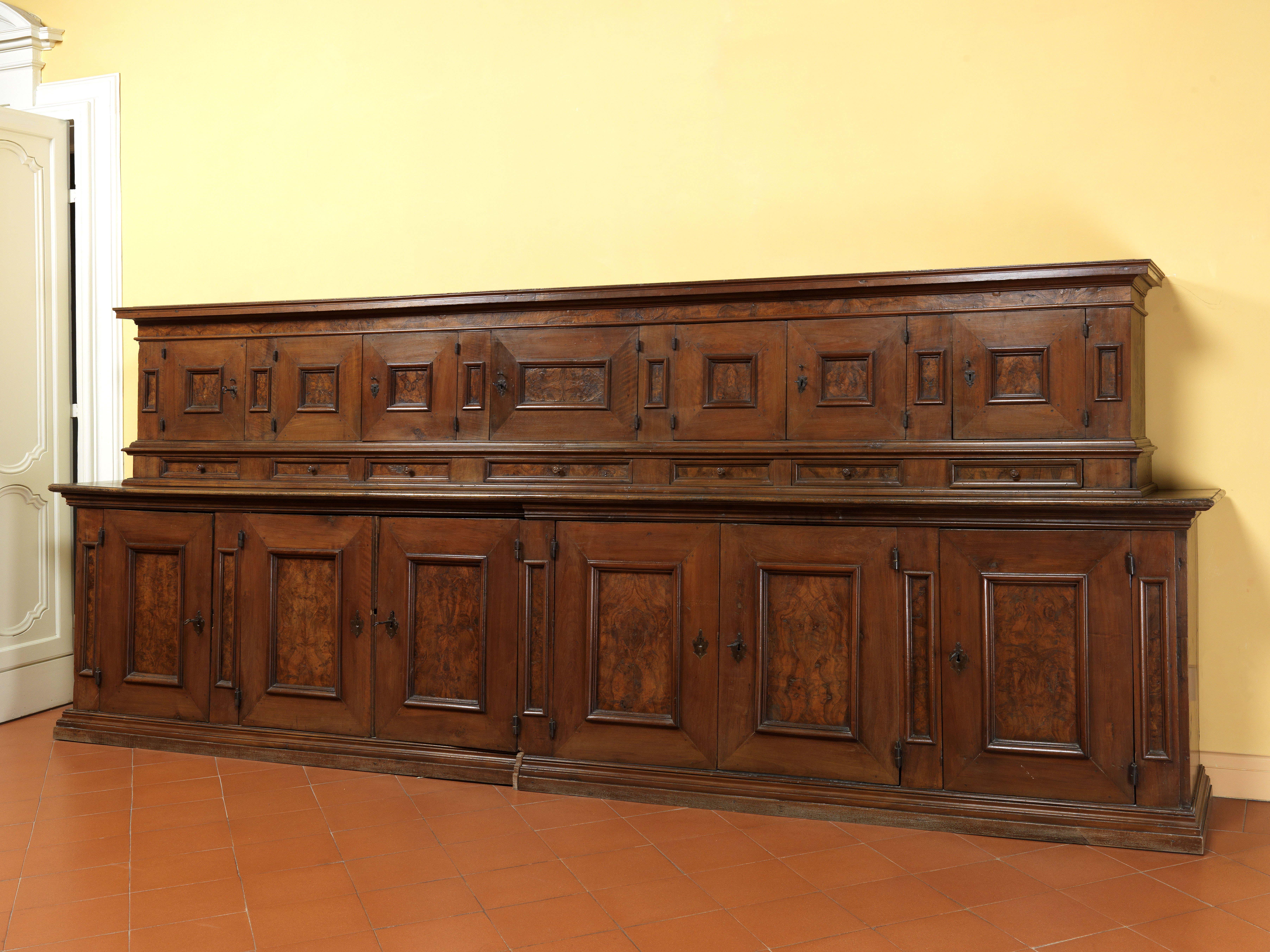 credenza - da sacrestia, opera isolata - bottega Italia centrale (fine/ inizio XVII - XVIII)