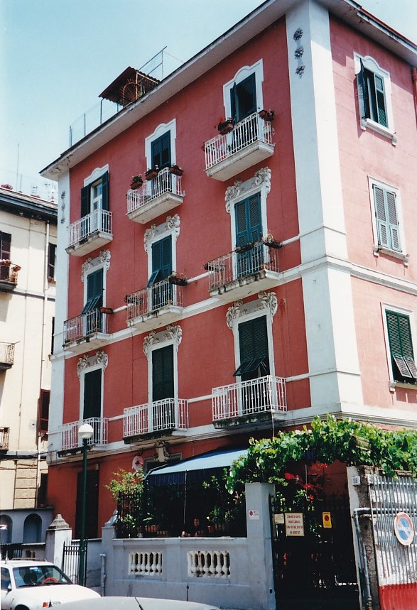 Palazzo in via Giovanni Merlani, 110 (palazzo, civico) - Napoli (NA)  (XX, primo quarto)