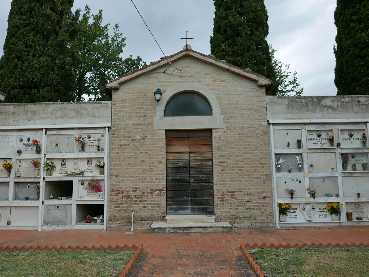 Cimitero di San Costanzo (cimitero, rurale) - San Ginesio (MC)  (XX, inizio)
