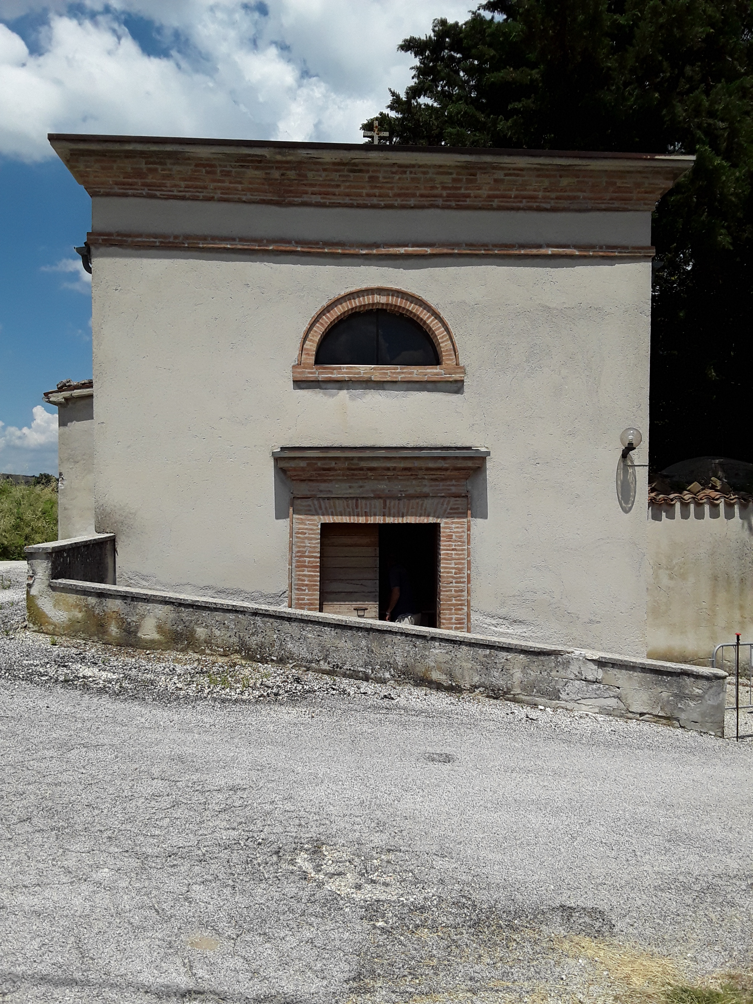 Camera mortuaria del cimitero di Castel S. Maria (camera mortuaria) - Castelraimondo (MC)  (XX)