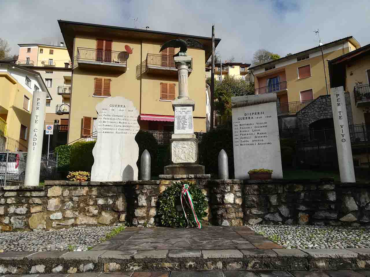 allegoria della Vittoria come aquila (monumento ai caduti - a colonna) - ambito bresciano (sec. XX, sec. XX)