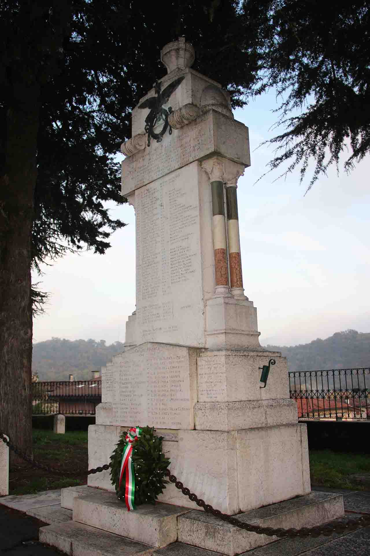 monumento ai caduti - a stele, opera isolata - ambito bresciano (sec. XX, sec. XX)