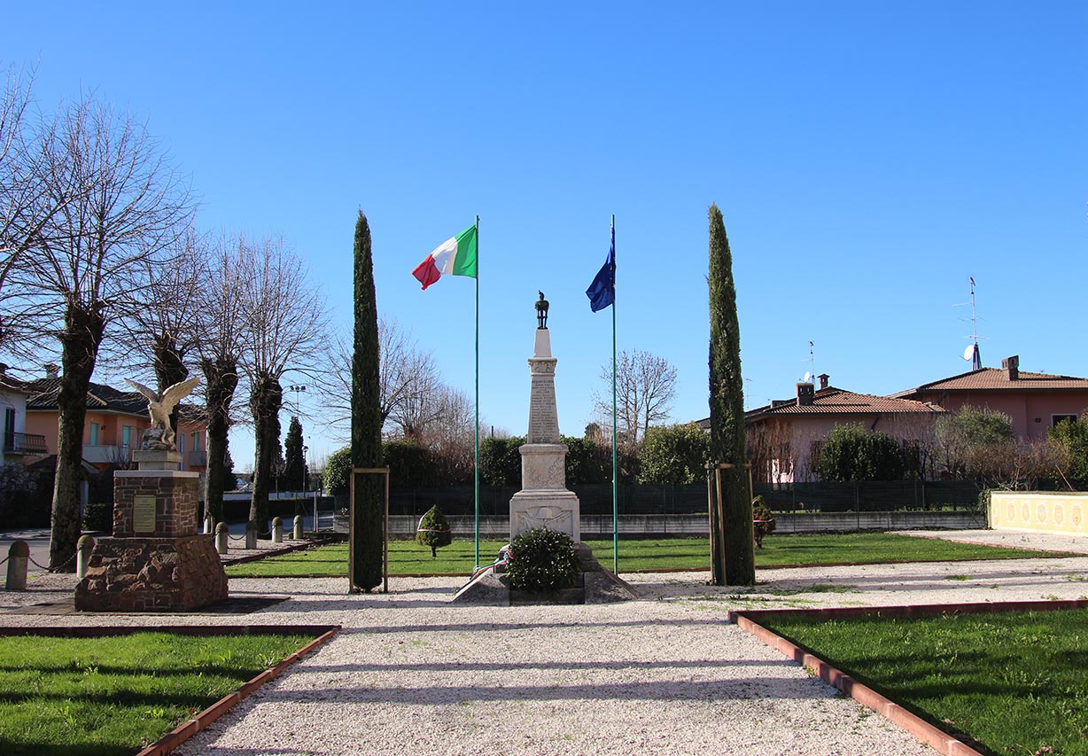 monumento ai caduti - ad obelisco, opera isolata - ambito bresciano (sec. XX, sec. XX, sec. XX)