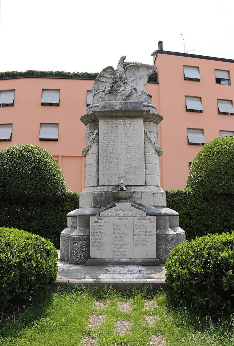 allegoria della Vittoria come aquila (monumento ai caduti - a cippo) - ambito bresciano (Sec. XX, Sec. XX)
