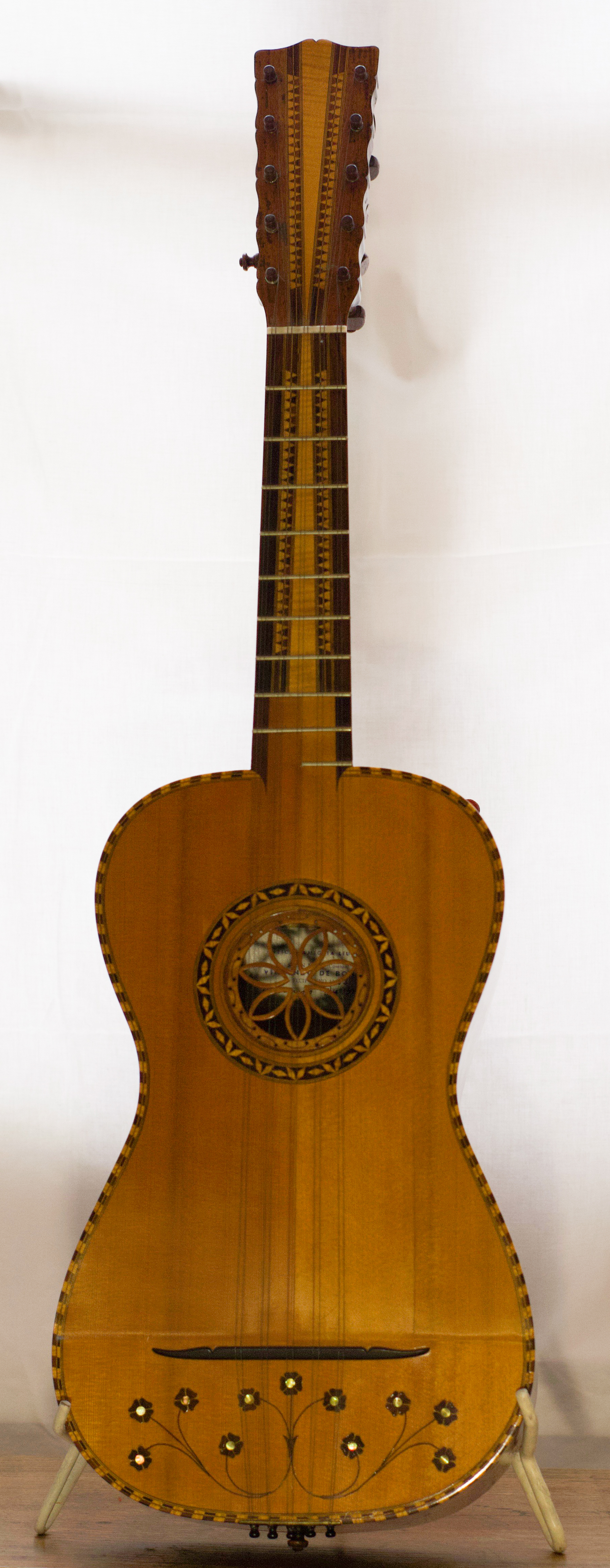 chitarra di De Bonis Vincenzo (sec. XX)