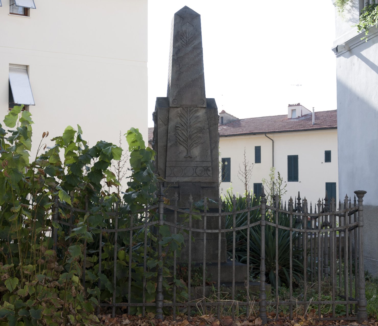 monumento ai caduti - ad obelisco - ambito toscano (sec. XX)