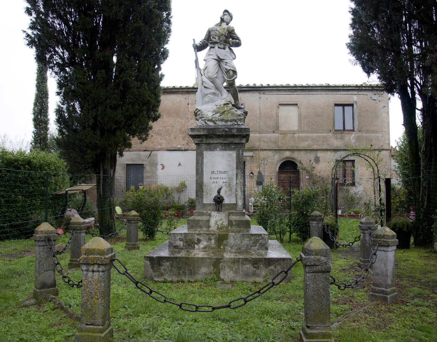 morte del soldato (monumento ai caduti - a basamento) di Giromini M (sec. XX)