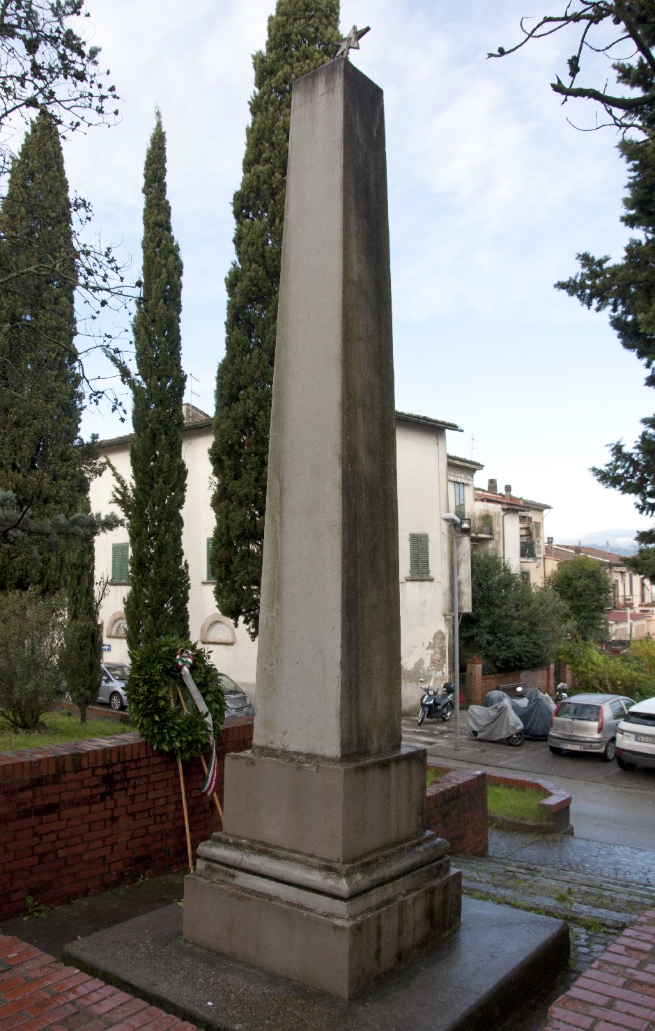 monumento ai caduti - ad obelisco - ambito toscano (sec. XX) <br>Condizioni d'uso: <a class='link-esterno' href='https://docs.italia.it/italia/icdp/icdp-pnd-circolazione-riuso-docs/it/v1.0-giugno-2022/testo-etichetta-BCS.html' target='_bcs'>Beni Culturali Standard (BCS)</a>