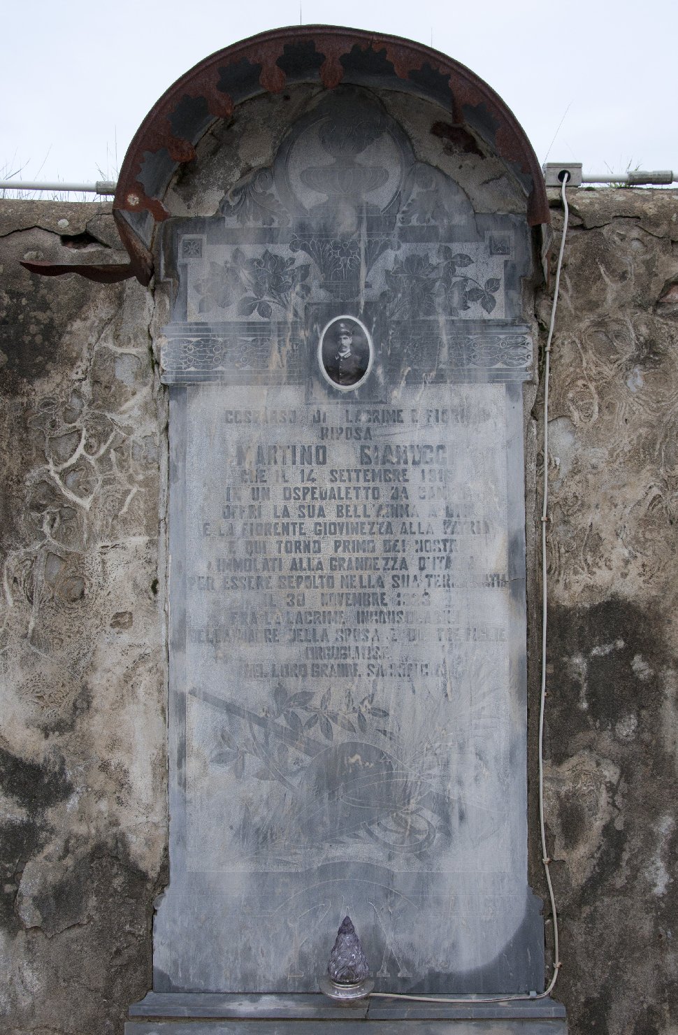 lapide tombale - ambito toscano (sec. XX)