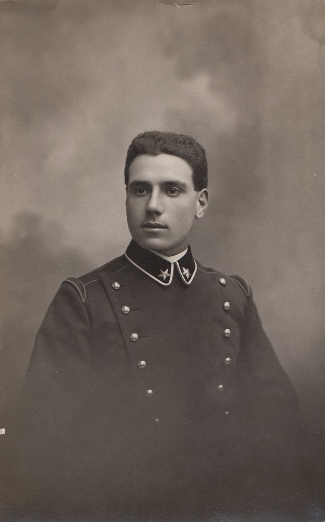 Uomo - Ritratto fotografico (positivo) di FOTOGRAFIA G. VIVI/ FILIALE P. ORLANDINI & FIGLI (laboratorio) - ambito milanese (primo quarto XX)