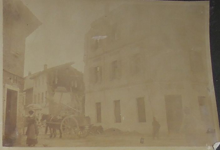 documentazione patrimonio architettonico: danni di guerra (positivo) di fotografia ritrattistica Prima Guerra mondiale (primo quarto XX)