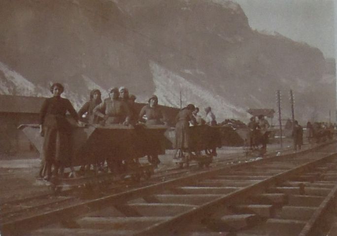 Donne - Ritratto fotografico (positivo) di fotografia ritrattistica Prima Guerra mondiale (primo quarto XX)