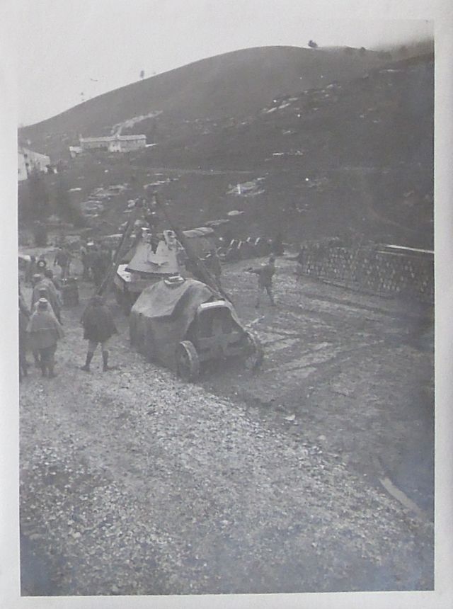 Uomini e artiglieria pesante da assedio (positivo) di fotografia ritrattistica Prima Guerra mondiale (primo quarto XX)