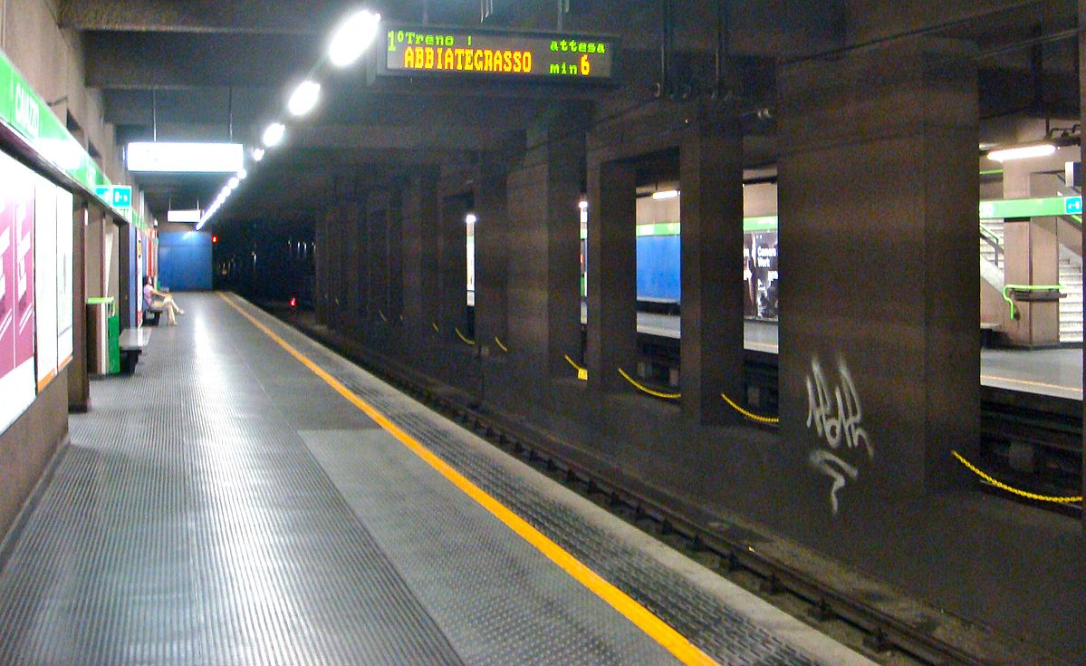 Metropolitana di Milano - Stazione di Caiazzo della linea 2 (stazione, della metropolitana) - Milano (MI)  (XX; XX; XX)