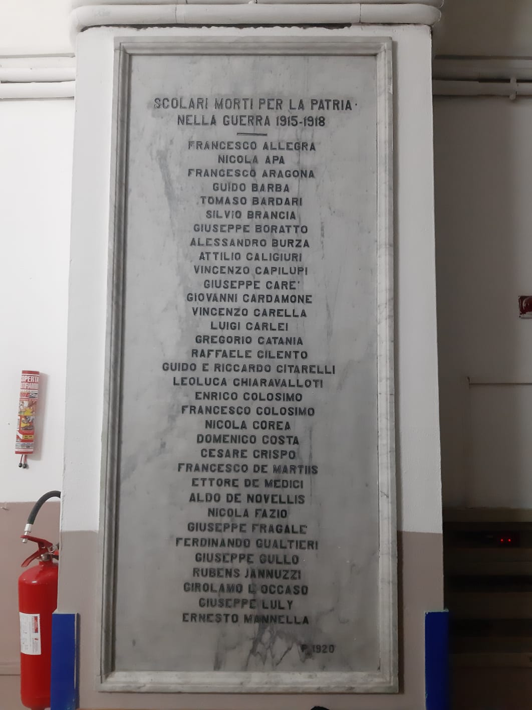 lapide commemorativa ai caduti - manifattura calabrese (primo quarto XX)