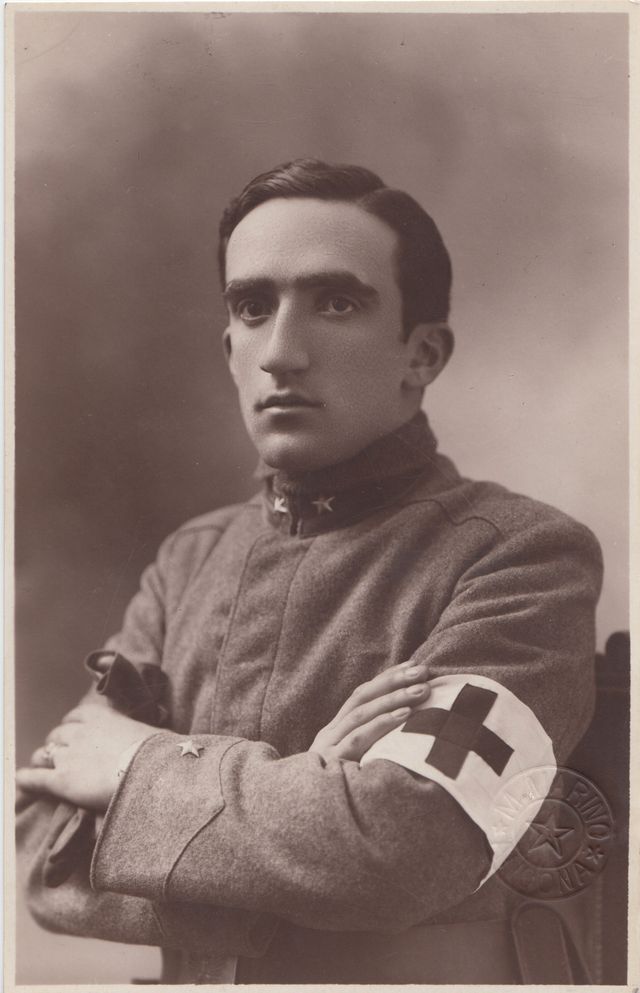 Uomo-Ritratto fotografico (positivo) di M. Marino (studio) - ambito milanese (primo quarto XX)