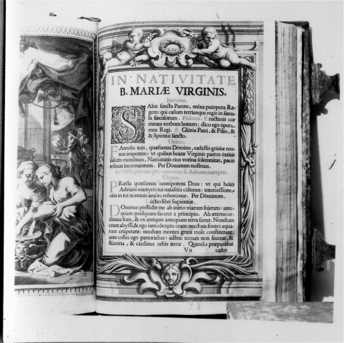 putti reggifestoni e testa femminile (stampa) di Baldi Lazzaro (sec. XVII)