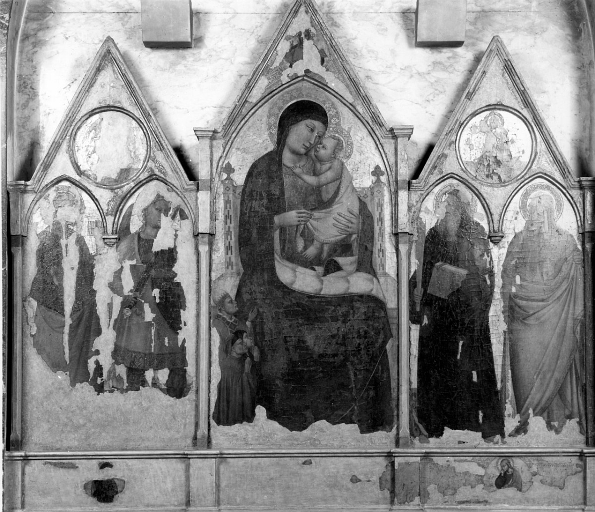 Madonna con Bambino in trono tra San Pietro, San Michele Arcangelo, San Benedetto e Sant'Andrea (trittico) di Giovanni del Biondo (attribuito) (seconda metà sec. XIV)