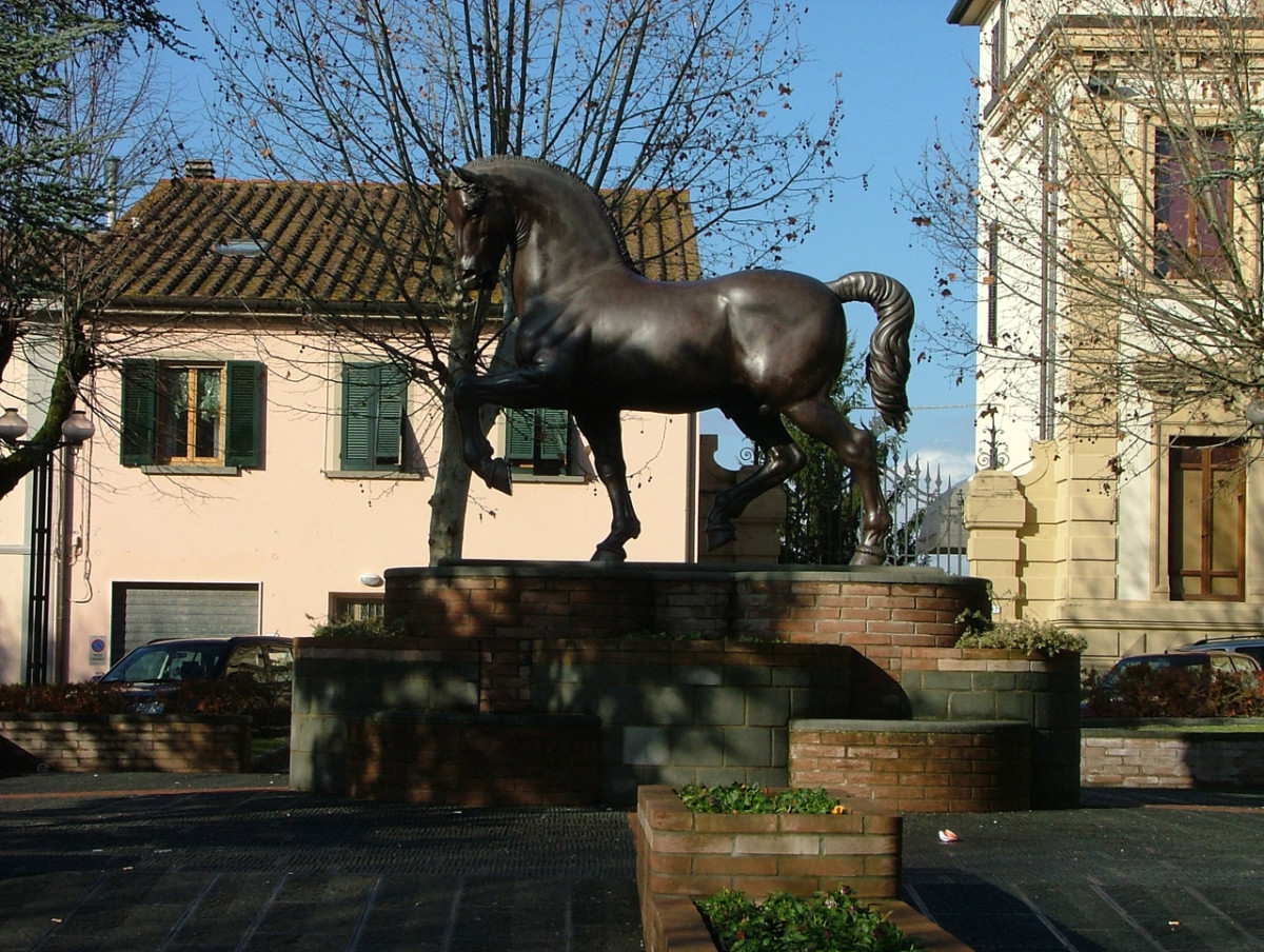 cavallo (statua equestre) di Akamu Nina (sec. XX)