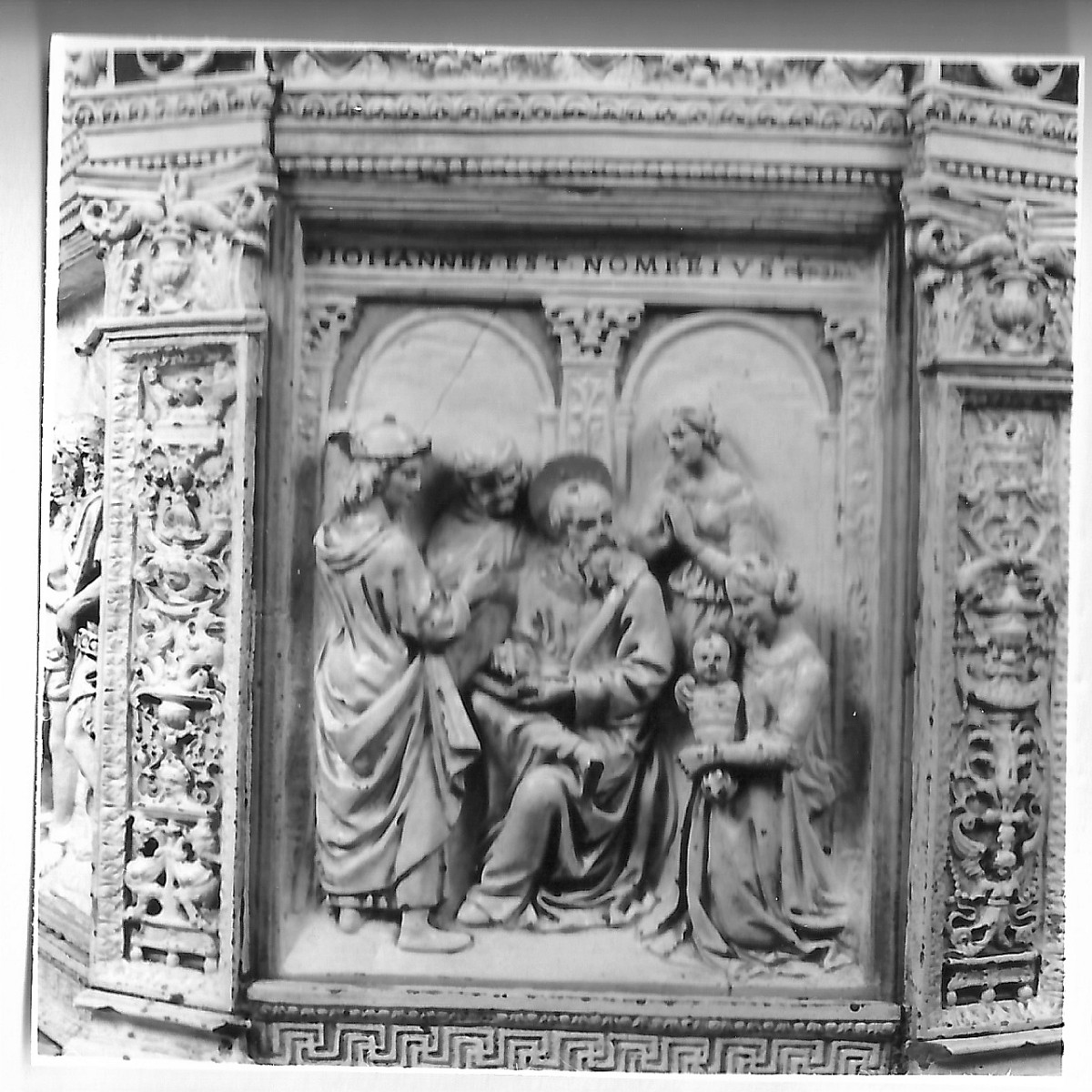 imposizione del nome a San Giovanni Battista (formella, elemento d'insieme) di Della Robbia Giovanni (attribuito) (sec. XVI)