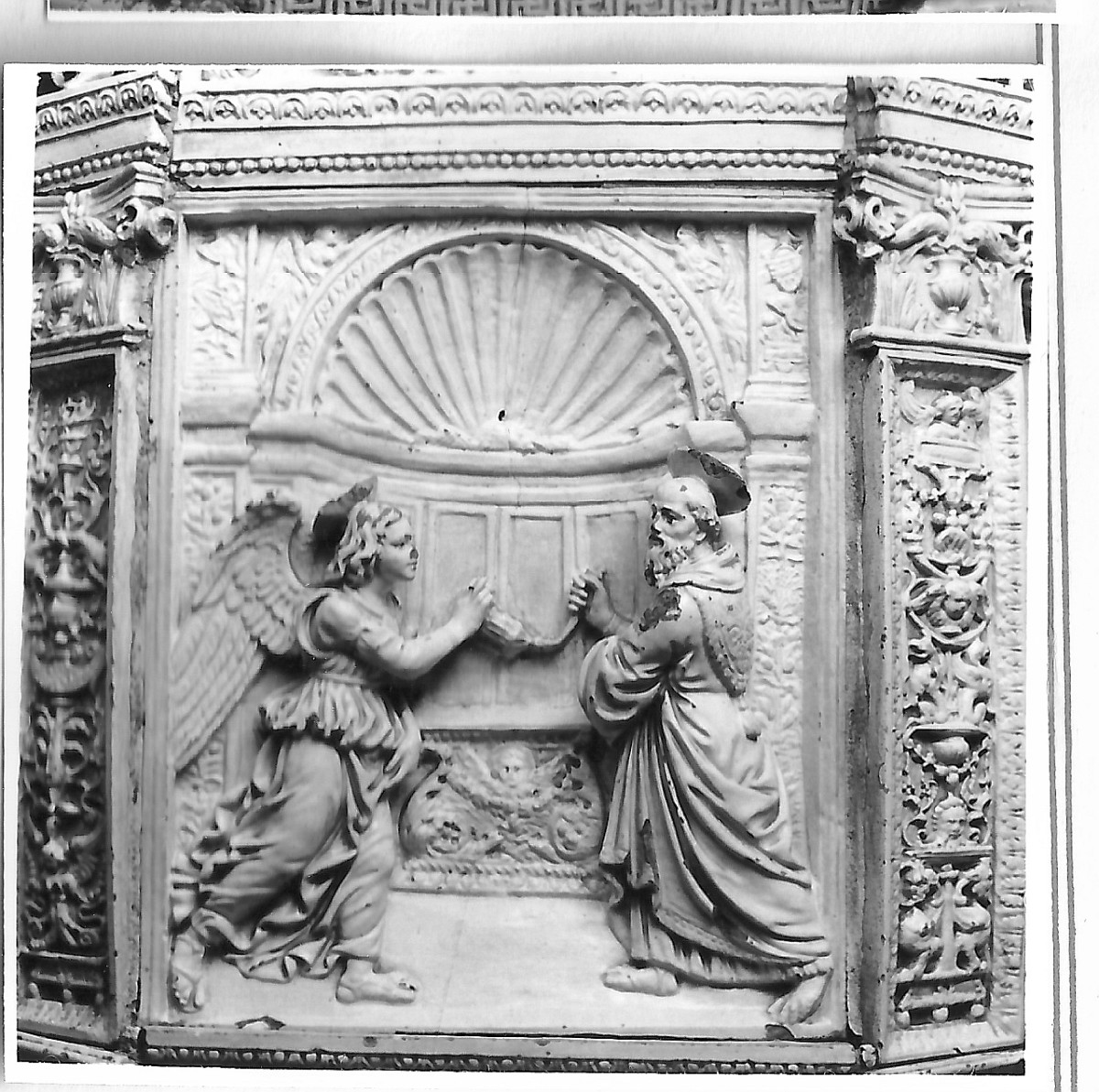 annuncio della nascita di San Giovanni Battista a Zaccaria (formella, elemento d'insieme) di Della Robbia Giovanni (attribuito) (sec. XVI)