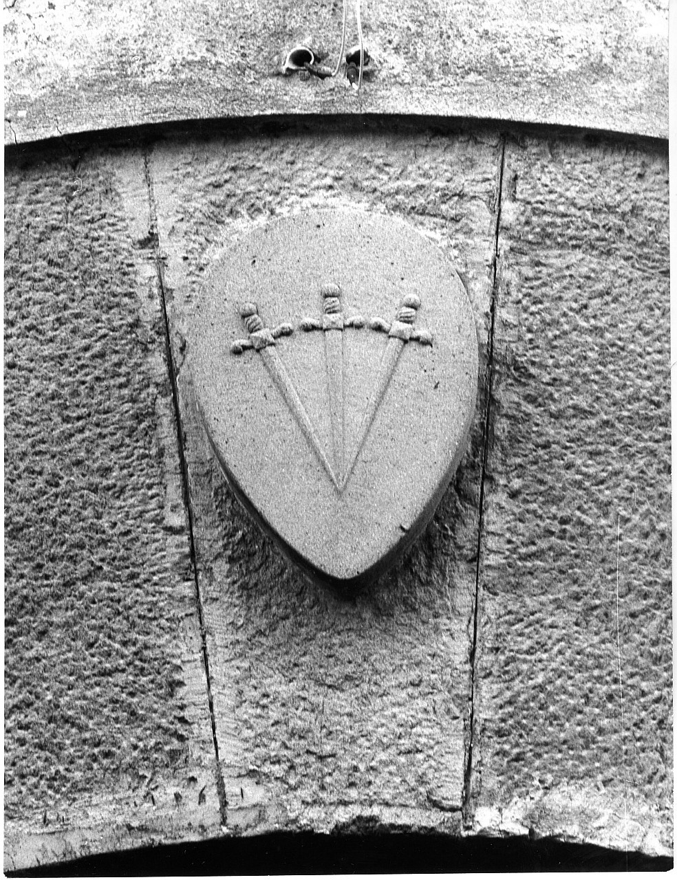 stemma (rilievo) - manifattura toscana (fine/ inizio secc. XVI/ XVII)
