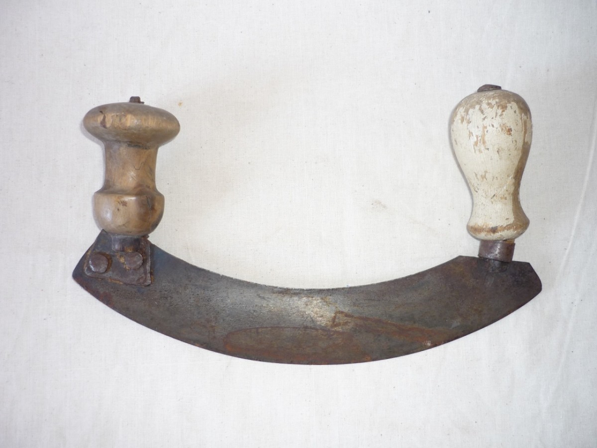 mezzaluna, oggetti di uso domestico, rattoppo (Sec. XX)