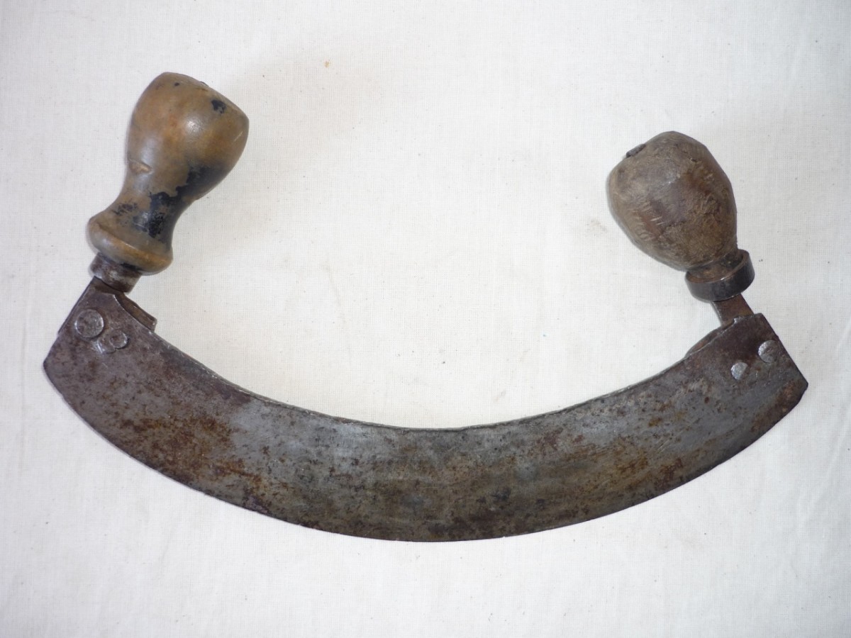 mezzaluna, oggetti di uso domestico, rattoppo (Sec. XX)