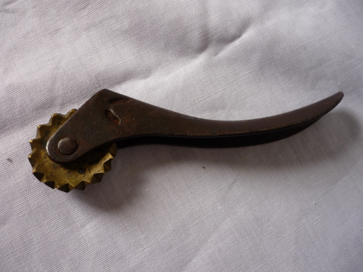 rotella tagliapasta, oggetti uso domestico, riuso di SC - locale (sec. XX)