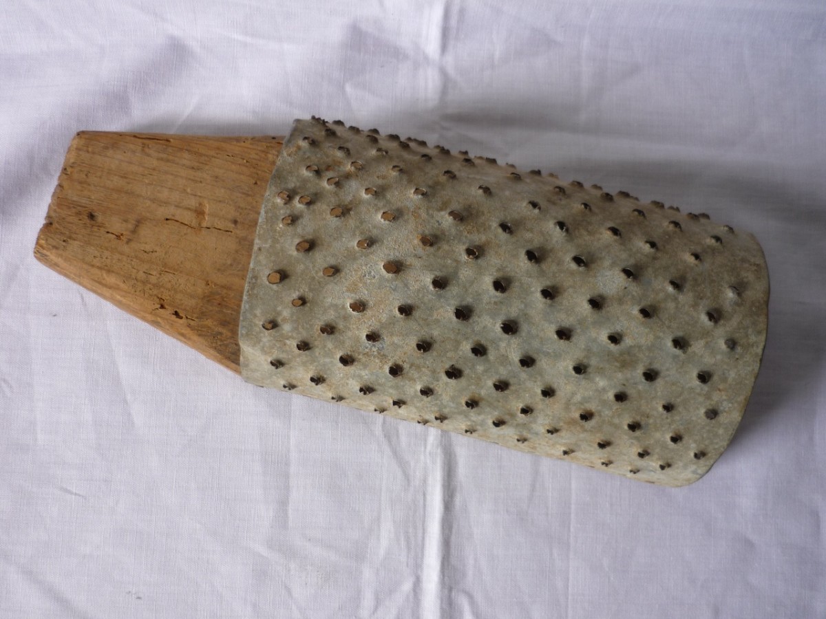 grattugia, oggetti uso domestico, riuso di SC - locale (sec. XX)