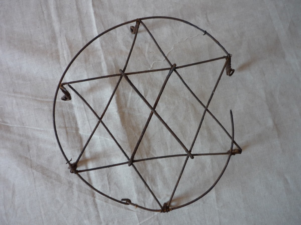 poggiapentola, oggetti uso domestico, riuso di SC - locale (sec. XX)