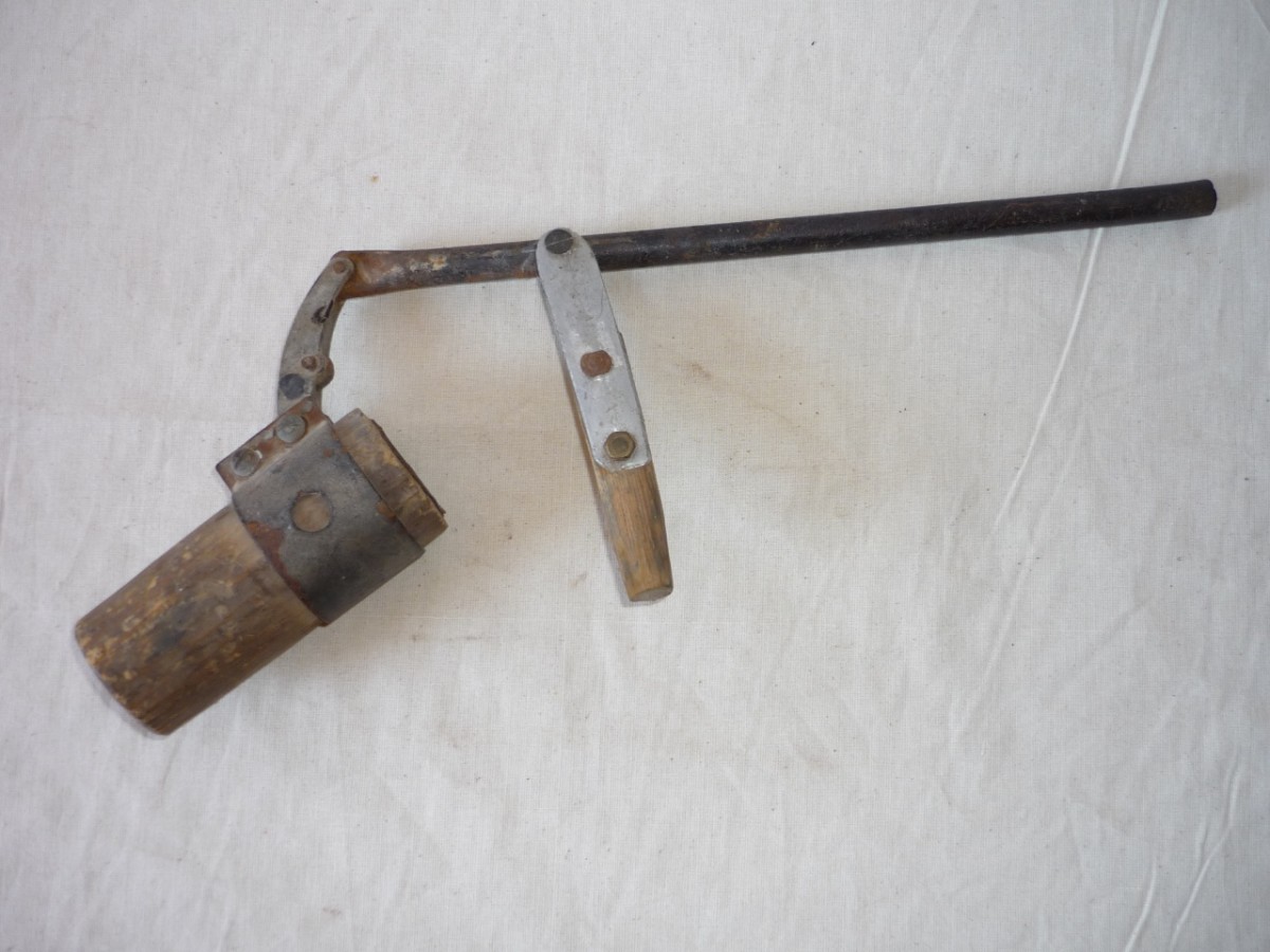 tappabottiglie, oggetti uso domestico, riuso di SC - locale (primi decenni del sec. XX)