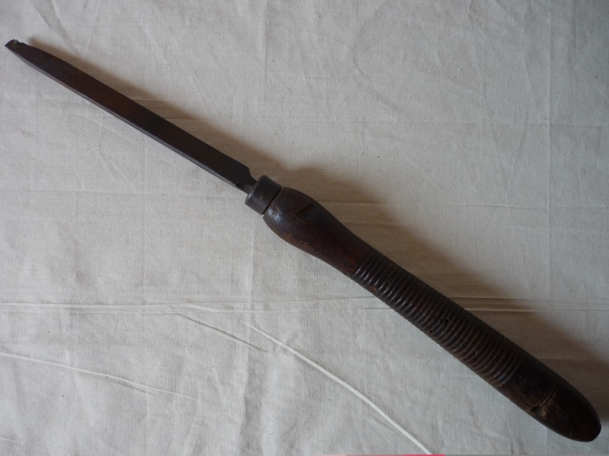 triangolo, strumenti da lavoro, riuso di SC - locale (sec. XX)