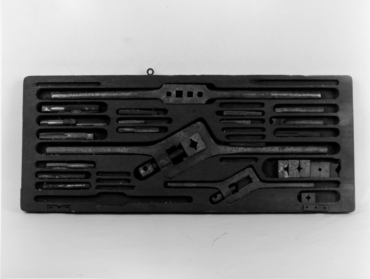 cassetta con filiera e accessori (sec. XX primo quarto)