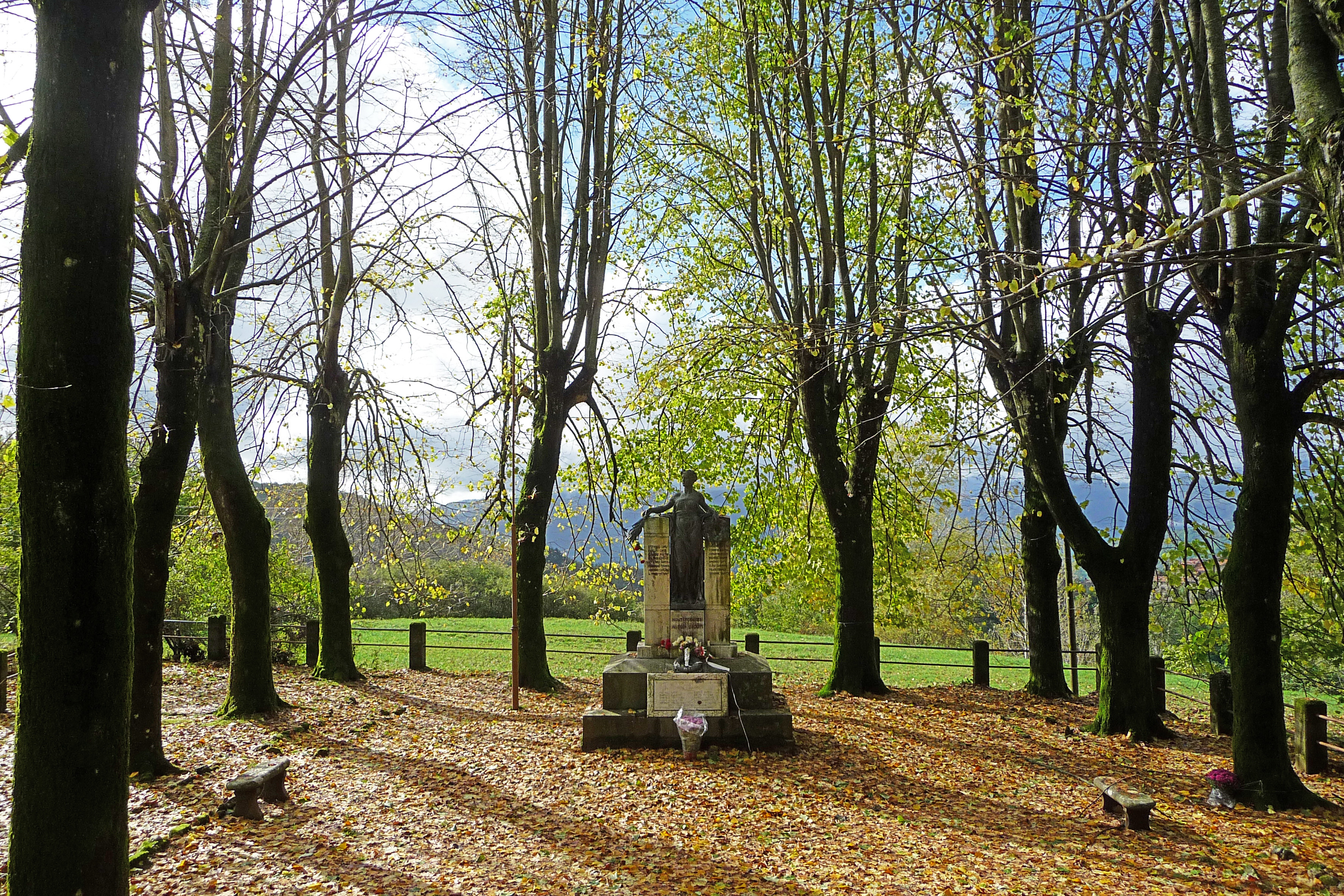 Parco della Rimembranza di Montefegatesi (parco, commemorativo/ ai caduti della prima guerra mondiale) - Bagni di Lucca (LU) 