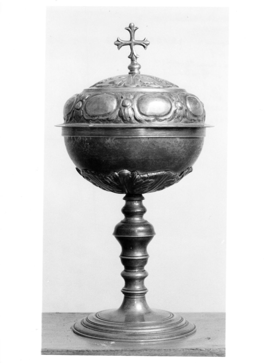 pisside, elemento d'insieme - bottega Italia centrale (seconda metà sec. XVII)