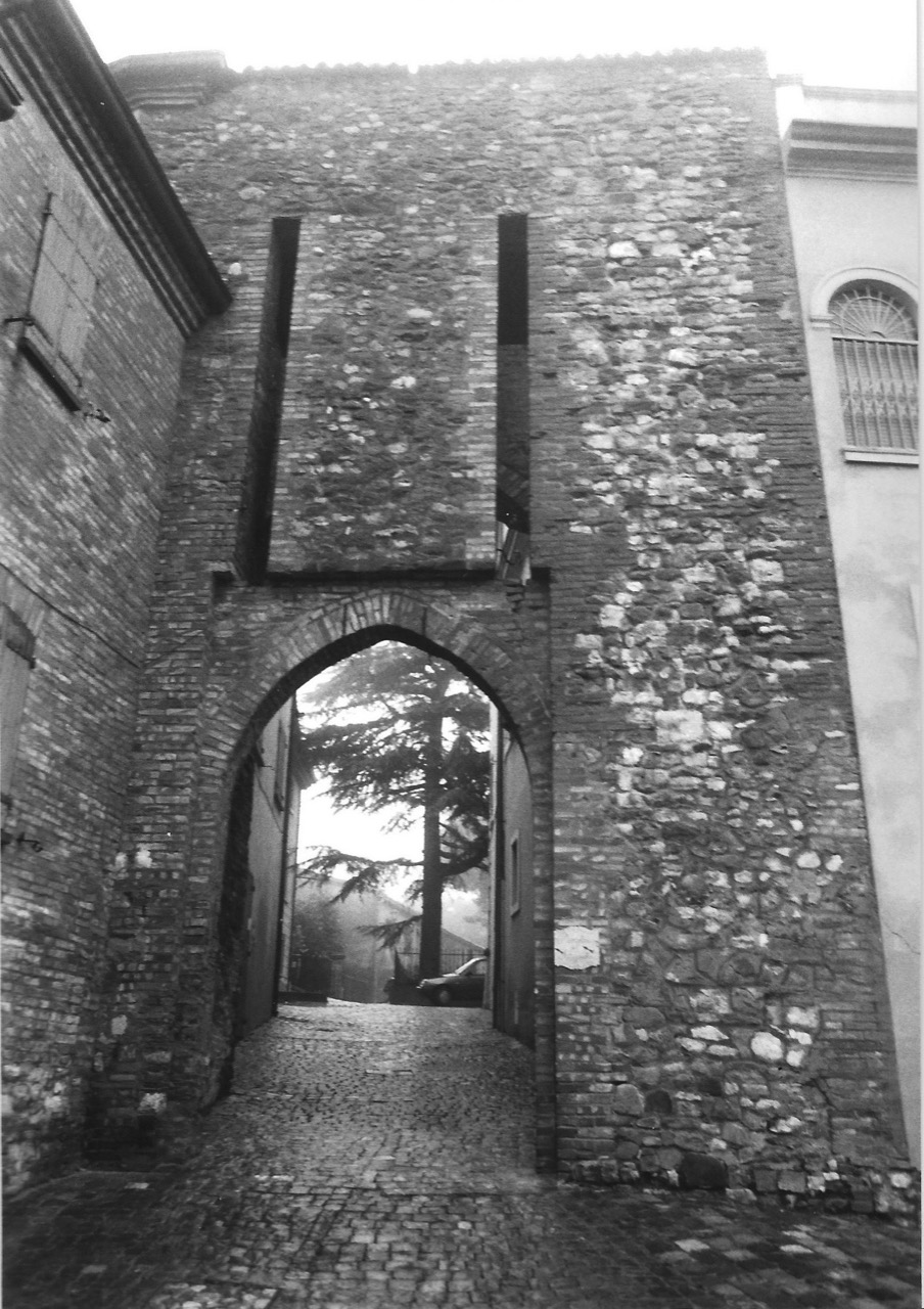 della rocca a Monte Colombo (porta, fortificata) - Montescudo-Monte Colombo (RN) 