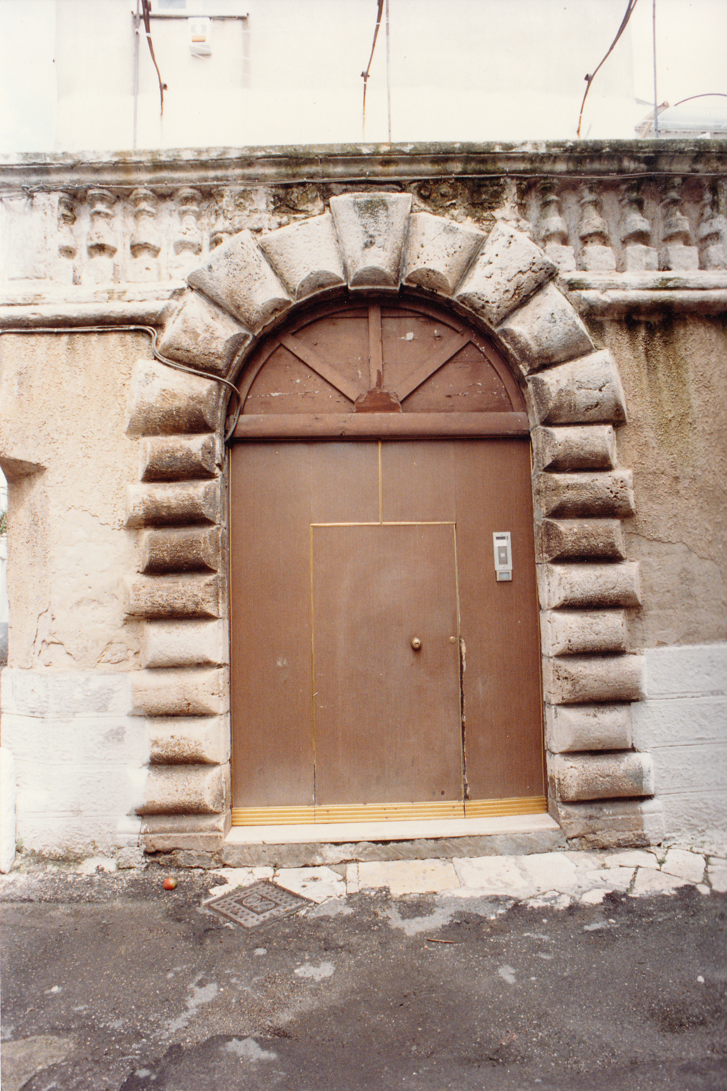 CASA in VIA S. BENEDETTO, 5 - VIA PELLICANO, 1 (casa) - Acquaviva delle Fonti (BA) 